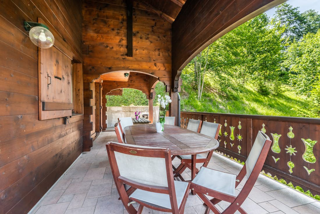 Morzine location - Chalet Doux Abri - Outdoor the terrace with mountain views at the family chalet Doux Abri in Morzine