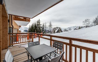 Alpe d’Huez accommodation - Apartment Sorbus - Family terrace hotel services luxury ski in ski out apartment Sorbus Alpe d'Huez