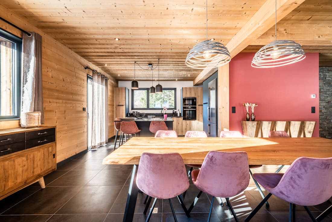 Morzine accommodation - Chalet Azobe - Contemporary designed kitchen in family Chalet Azobe Morzine