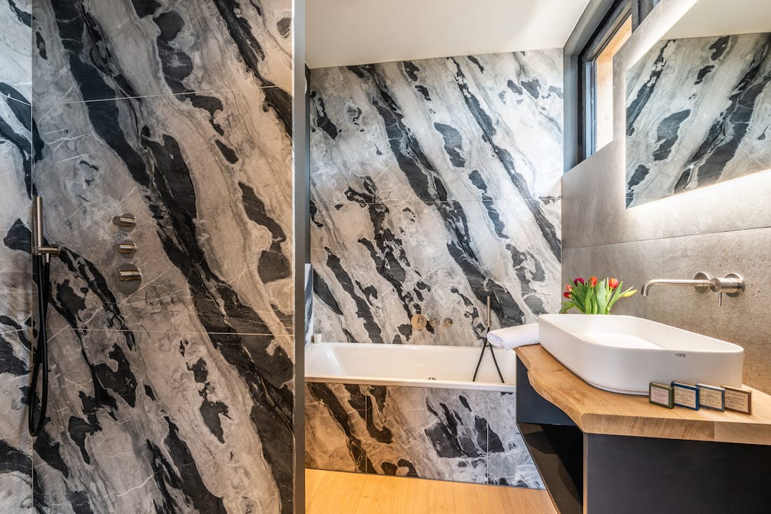 Ensuite bathroom bath and natural stone tiles eco-friendly chalet Nelcôte Morzine 