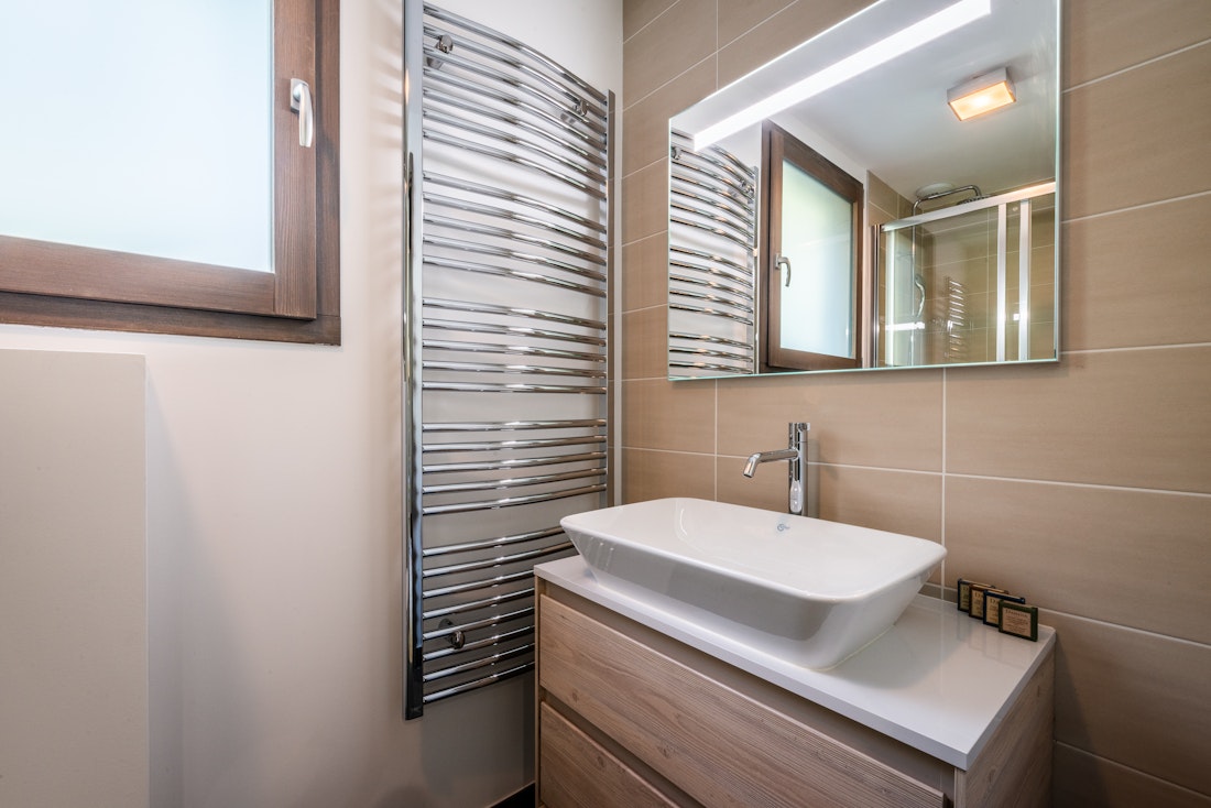 Salle de bain moderne commodités chalet de luxe familial Jatoba Chamonix