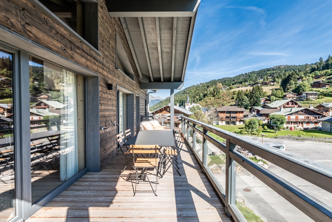 Agréable terrasse ensoleillée vues panoramiques appartement familial de luxe Merbau Les Gets