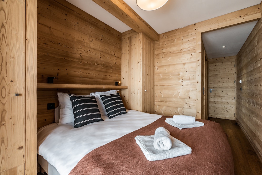 Chambre 2 avec vue terrasse et montagne dans la location Wapa à l'Alpe d'Huez