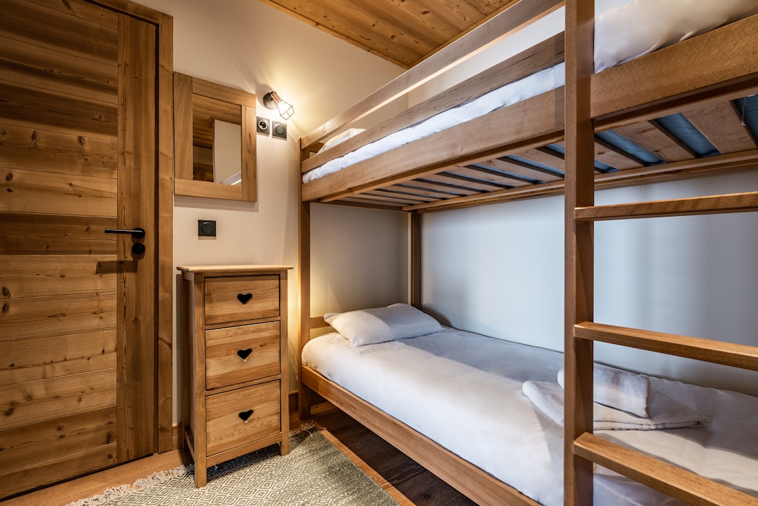 Spacious family bunk bed room ski in ski out apartment Sorbus Alpe d'Huez