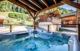 Outdoor jacuzzi mountain view luxury family chalet La Ferme de Margot Morzine