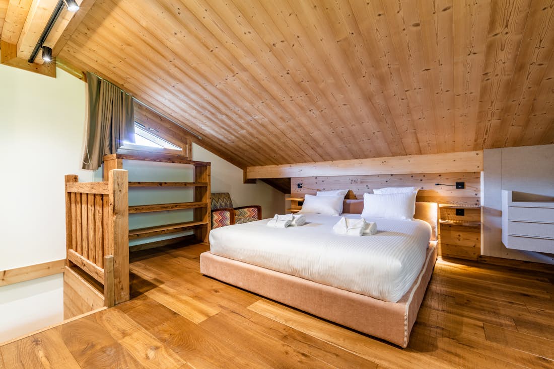 Luxury double ensuite bedroom ski apartment Tahoe Les Gets