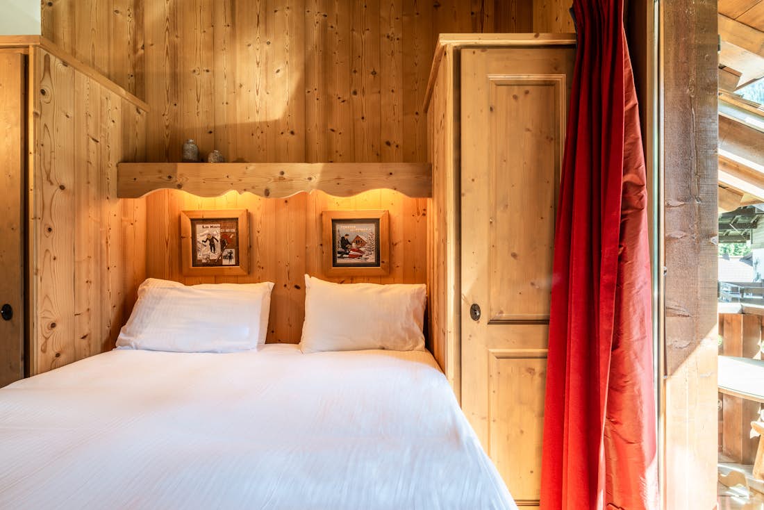 Cosy double bedroom with landscape views family chalet Olea Chamonix