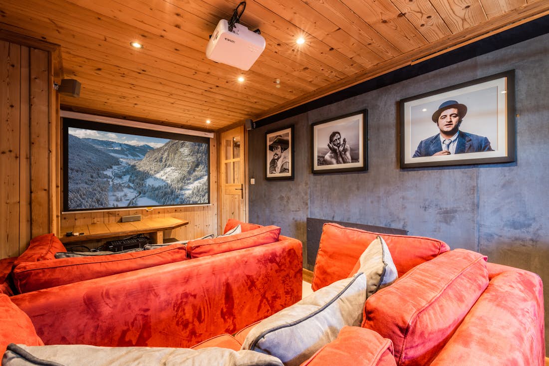 Cosy cinema room ski apartment Garapa Morzine