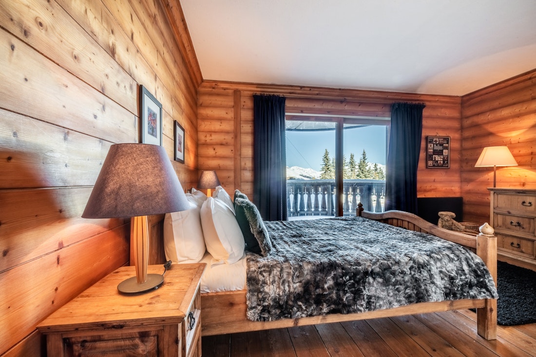 Bright double bedroom landscape views ski in ski out apartment Mirador 1850 B Courchevel 1850