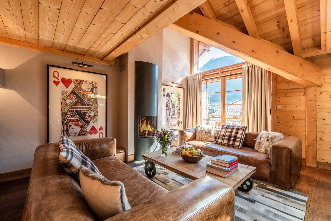Morzine accommodation - Apartment Garapa - Spacious alpine living room in ski apartment Garapa Morzine