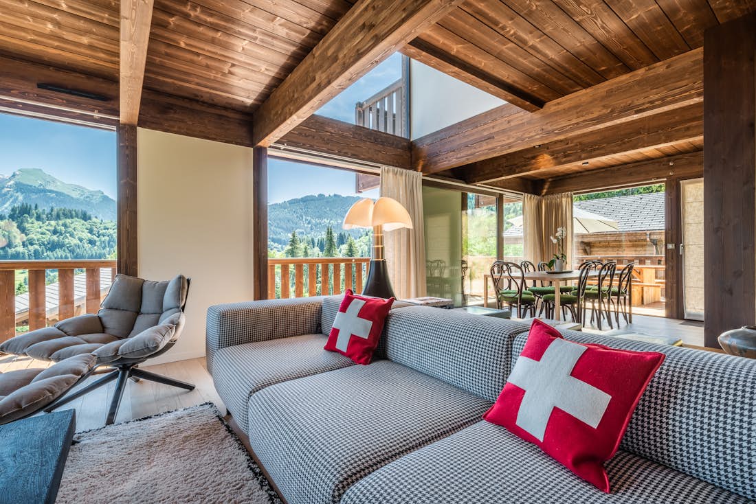 Salon élégant confortable chalet de luxe Cipolin ski La Cote d'Arbroz