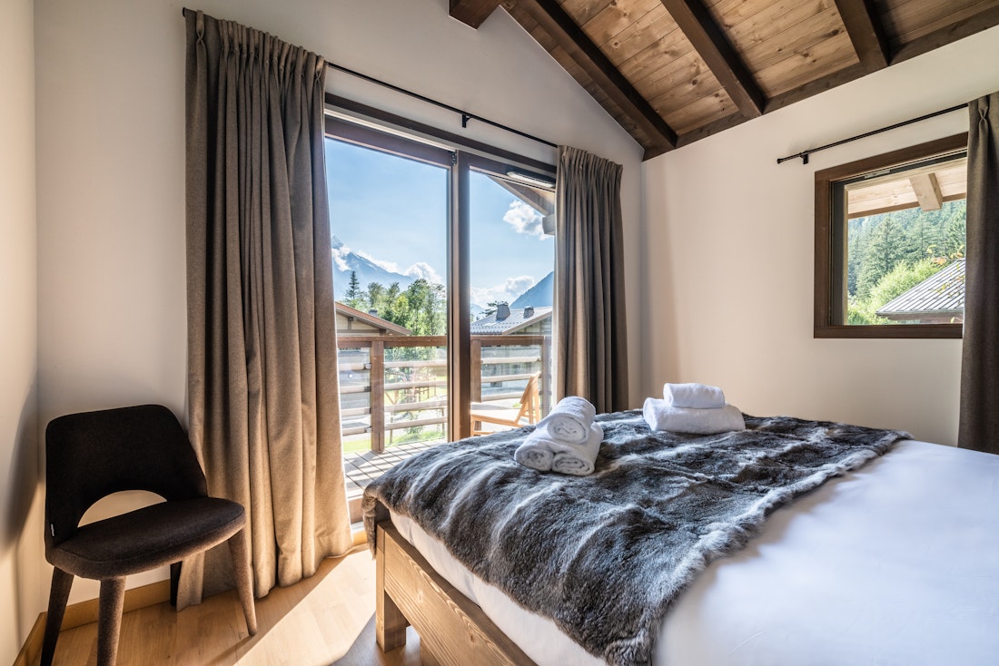 Cosy double bedroom landscape views family chalet Jatoba Chamonix