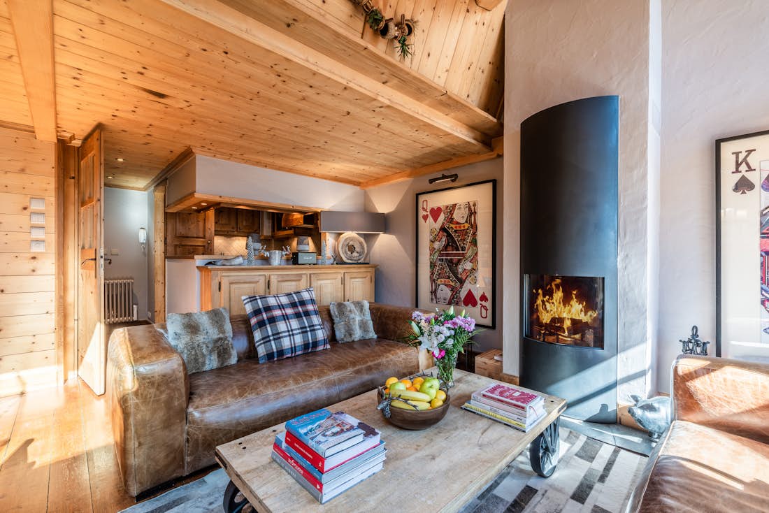 Morzine accommodation - Apartment Garapa - Cosy alpine living room in ski apartment Garapa Morzine
