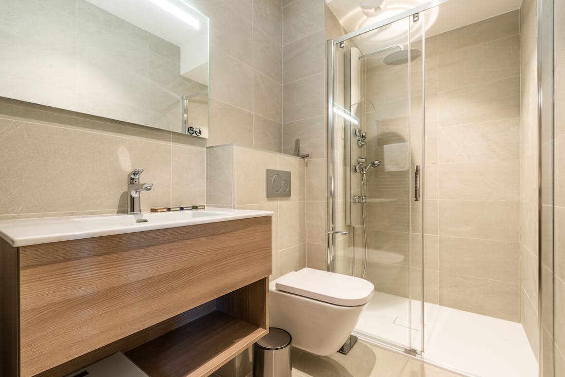 Modern bathroom walk-in shower family duplex apartment Lizay Morzine