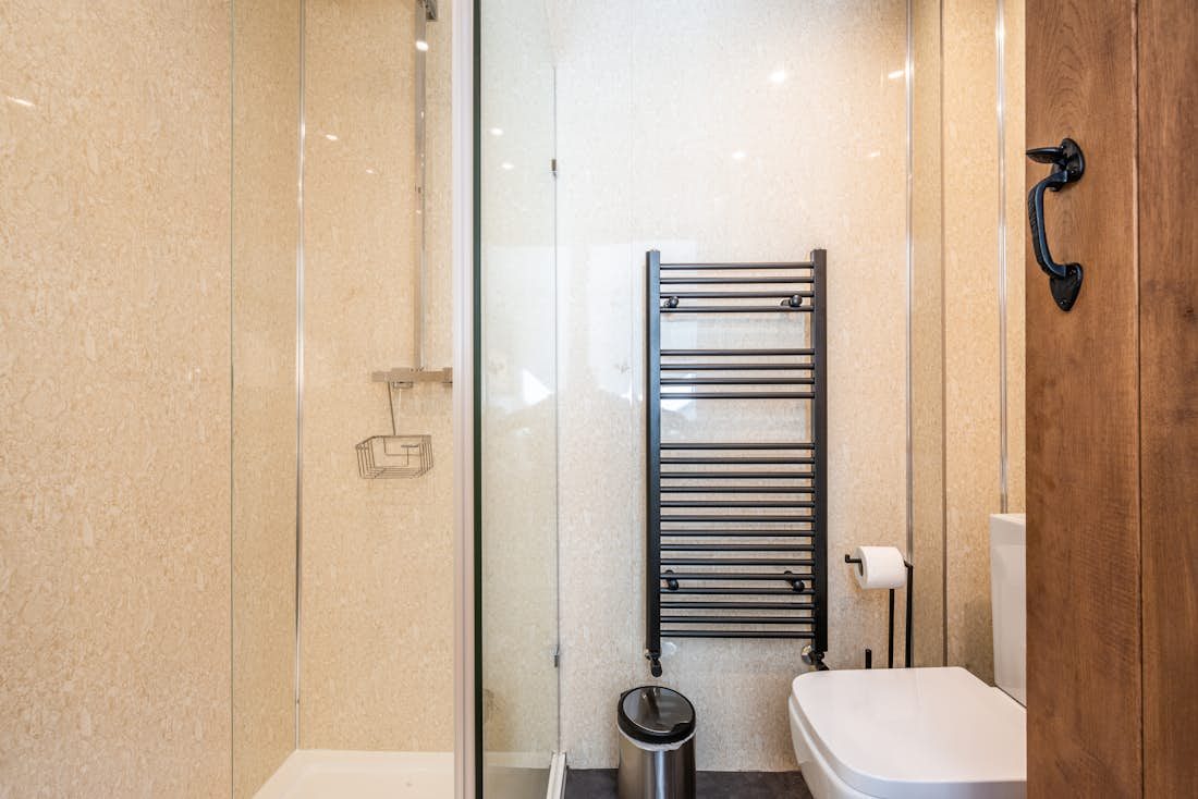 Salle de bain moderne luxueuse Chalet de luxe familial Chu Lo Dou Courchevel Le Praz