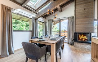 Chamonix accommodation - Chalet Jatoba - Beautiful open plan dining room in luxury chalet Jatoba Chamonix Chamonix accommodation - Chalet Jatoba - Beautiful open plan dining room family chalet Jatoba Chamonix