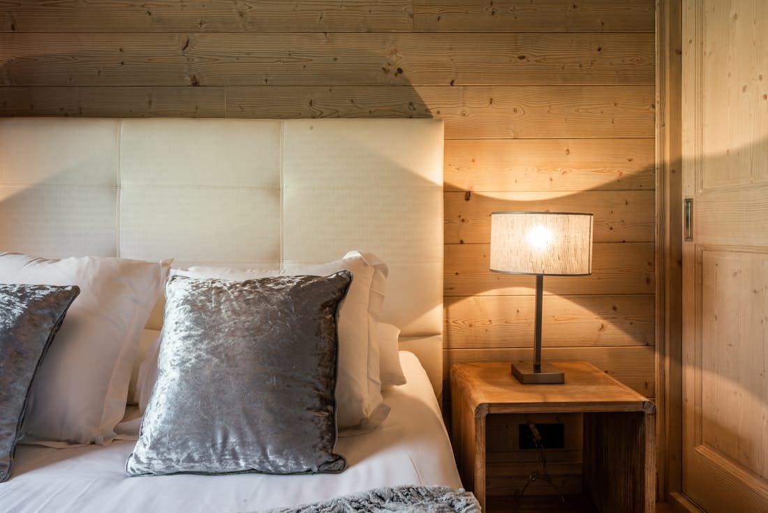 Gracious bedroom kids luxury ski in ski out apartment Padouk Courchevel Moriond