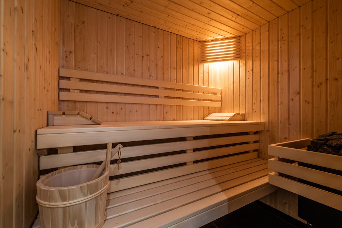 Morzine location - Chalet Azobé - Sauna privé avec des pierres chaudes dans chalet de luxe Azobe familial à Morzine