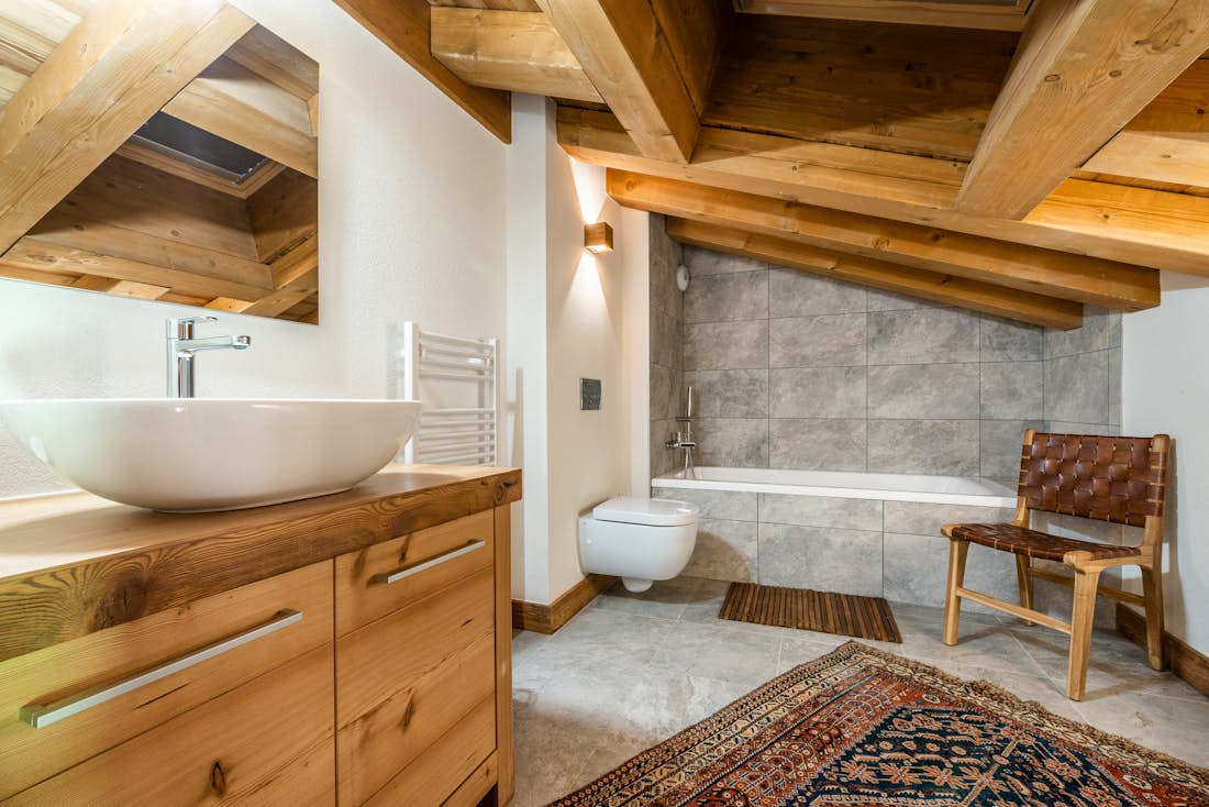 Salle de bain chambre mezzanine appartement Celosia Chamonix