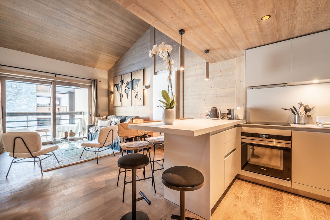 Cuisine ouverte moderne appartement de luxe familial Adda Courchevel Village