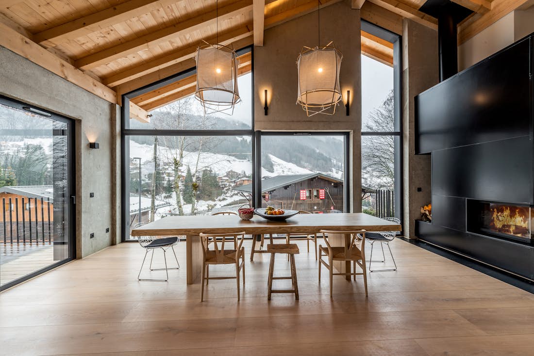 Morzine accommodation - Chalet Nelcote - Spacious dining room with fireplace in family chalet Nelcôte Morzine