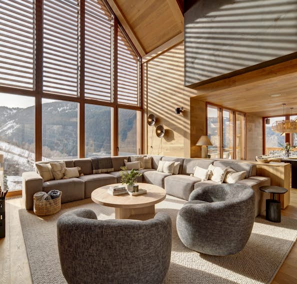 Baqueira Beret location - Chalet Timok  - A living room with large windows overlooking the mountains.