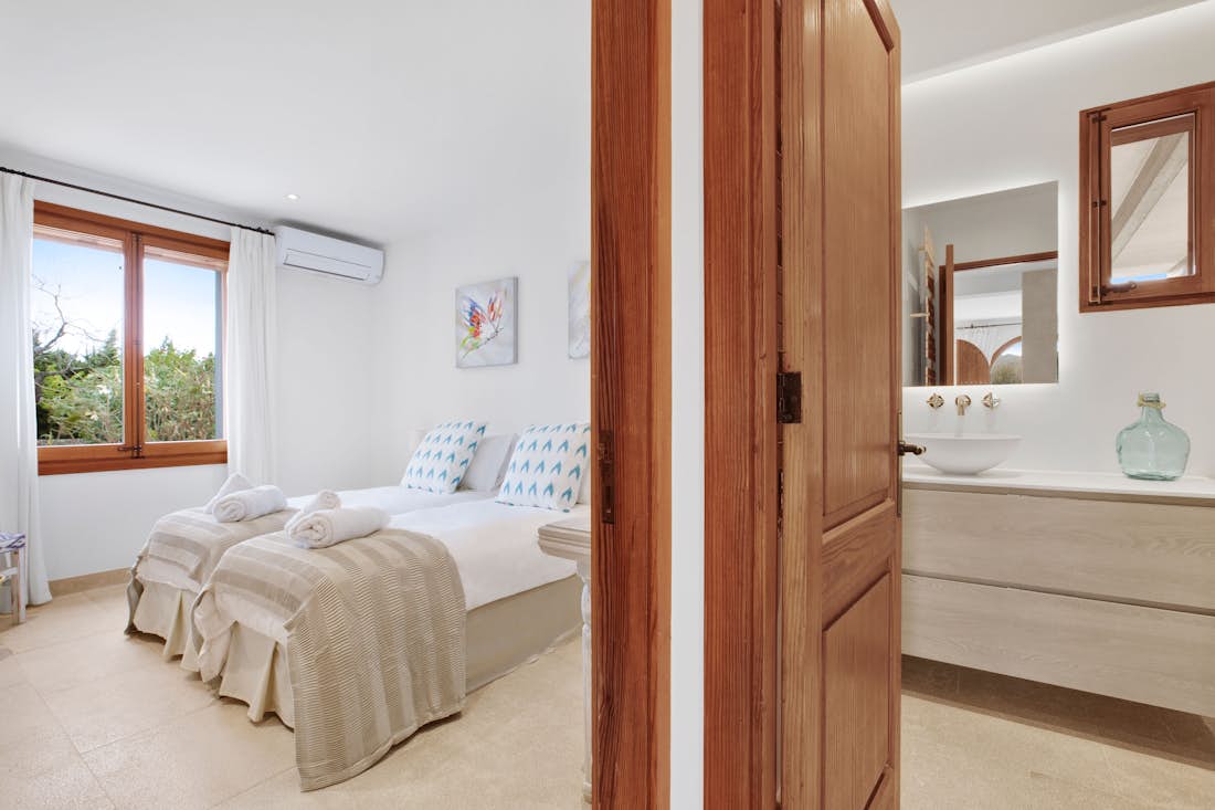 Mallorca alojamiento - Ca Na Bennassar - Double ensuite bedroom at Can Benassar in Mallorca