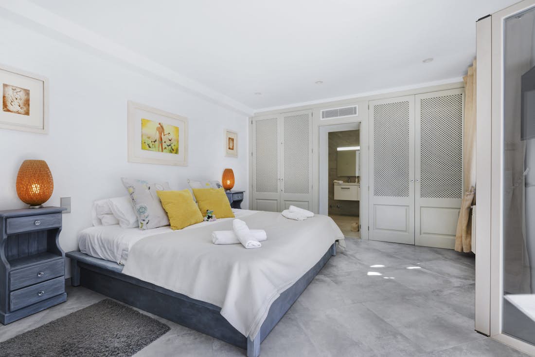 Luxury double ensuite bedroom Private pool villa Can Barracuda Mallorca