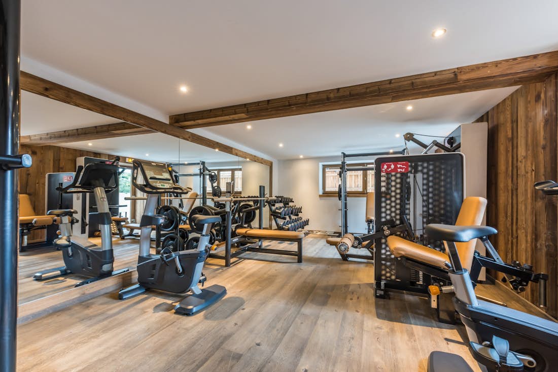 Communal gym with machines at the family apartment Catalpa Morzine