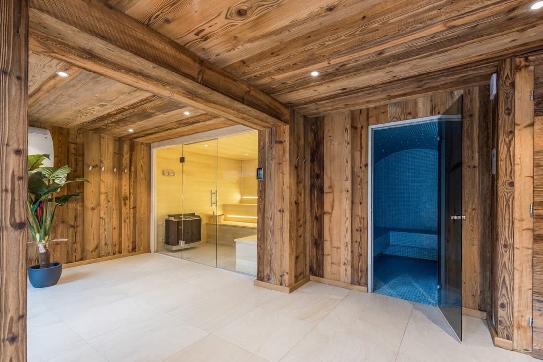 Morzine accommodation - Apartment Meranti - Wellness area with spa at the ski apartment Meranti in Morzine