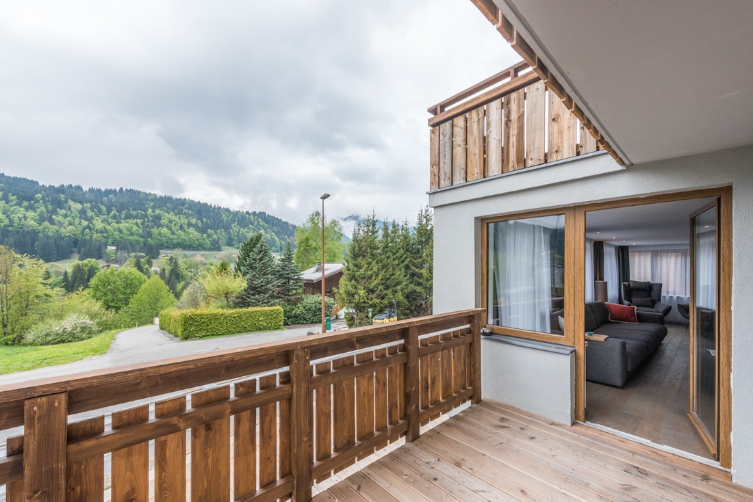 Wooden terrasse mountain views Alps ski apartment Ayan Morzine