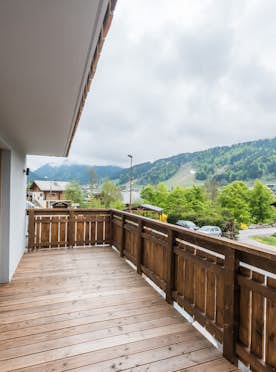 Morzine accommodation - Apartment Ayan - Wooden terrasse mountain views Alps ski apartment Ayan Morzine