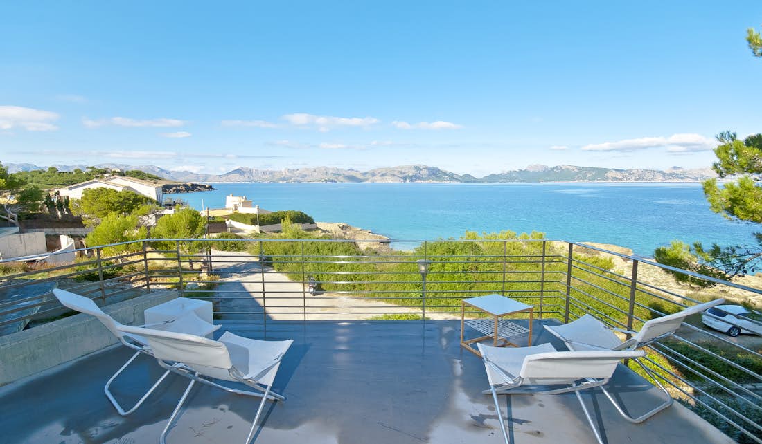 Majorque location - Villa H2O - Une grande terrasse avec vue sur la mer dans le villa H2O de luxe avec accès à la plage à Mallorca