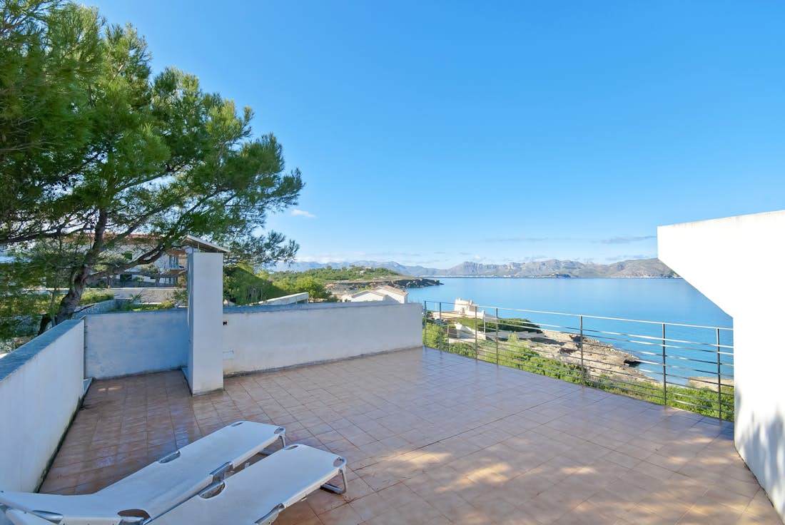 Majorque location - Villa H2O - Une grande terrasse avec vue sur la mer dans le villa H2O de luxe vue mer à Mallorca