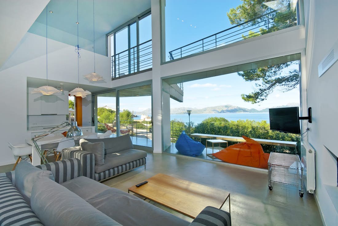 Majorque location - Villa H2O - Spacieux salon élégant front de mer dans villa H2O de luxe vue mer à Mallorca