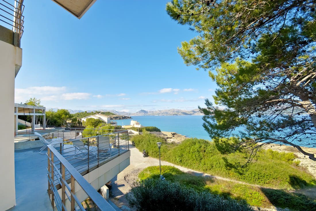 Mallorca alojamiento - Villa H20 - Large terrace with sea views in mediterranean view villa H2O in Mallorca