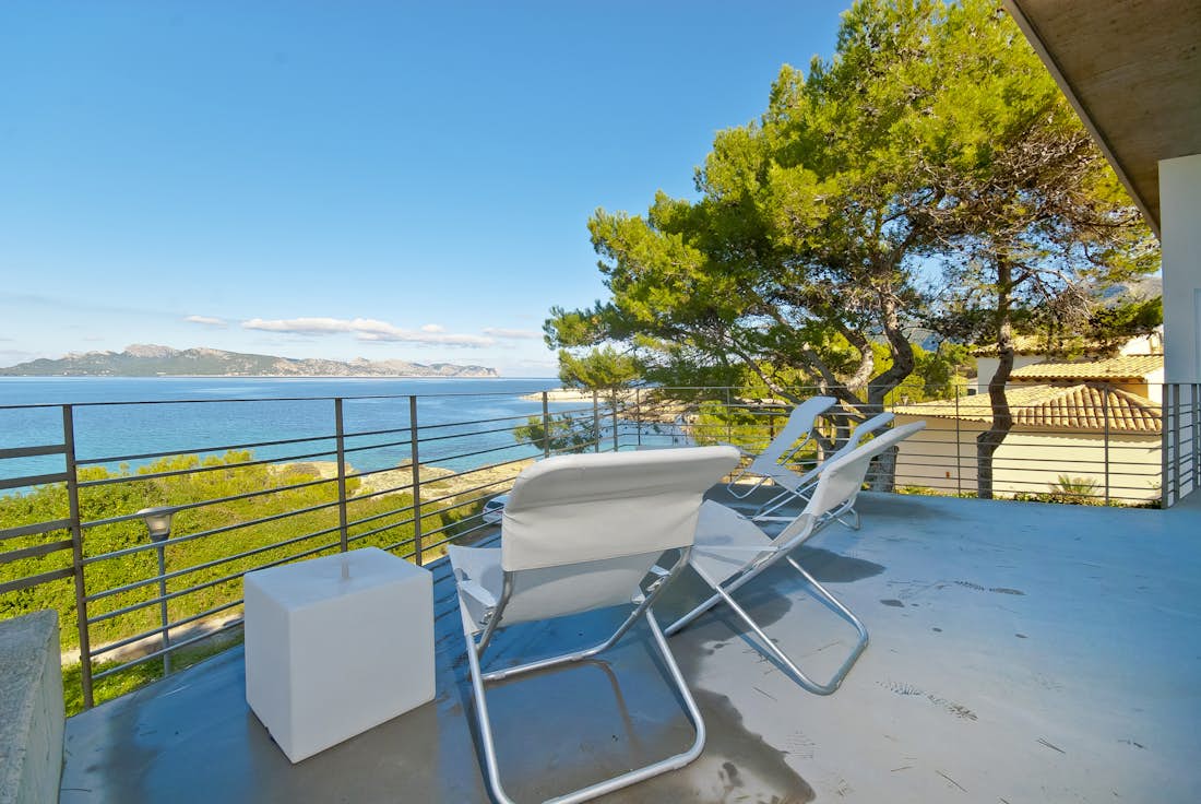 Mallorca alojamiento - Villa H20 - Large terrace with sea views in beach access villa H2O in Mallorca