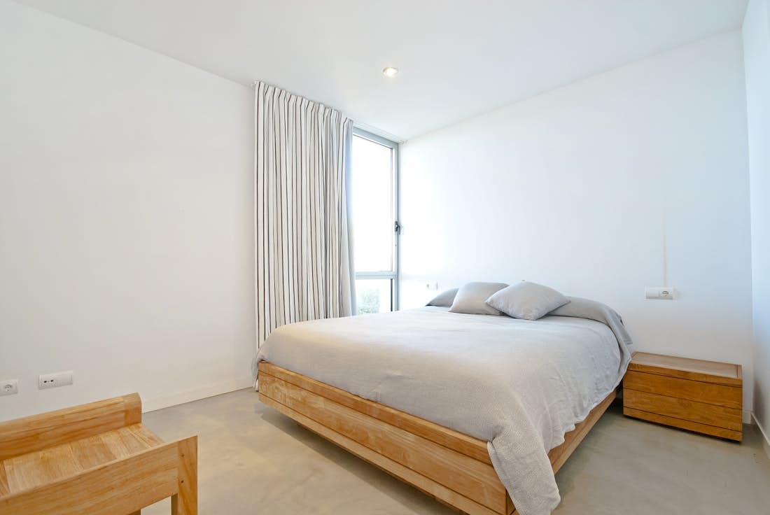 Mallorca alojamiento - Villa H20 - Luxury double ensuite bedroom with sea view at family villa H2O in Mallorca