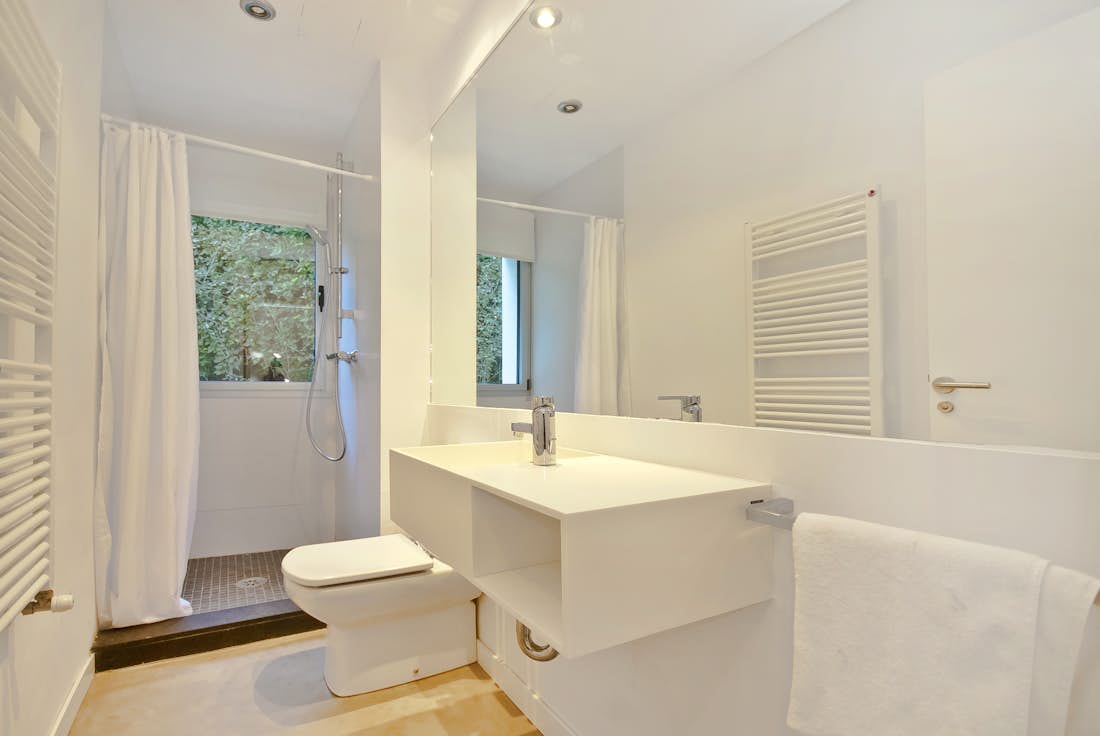Salle de bain moderne commodités villa H2O de luxe familial  Mallorca