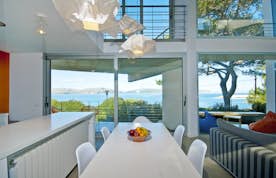 Spacieux salon élégant front de mer villa H2O de luxe vue mer Mallorca