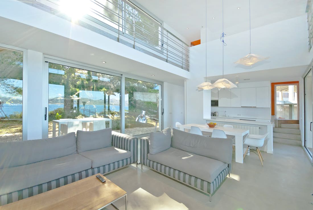 Belle salle à manger ouverte villa H2O de luxe vue mer Mallorca