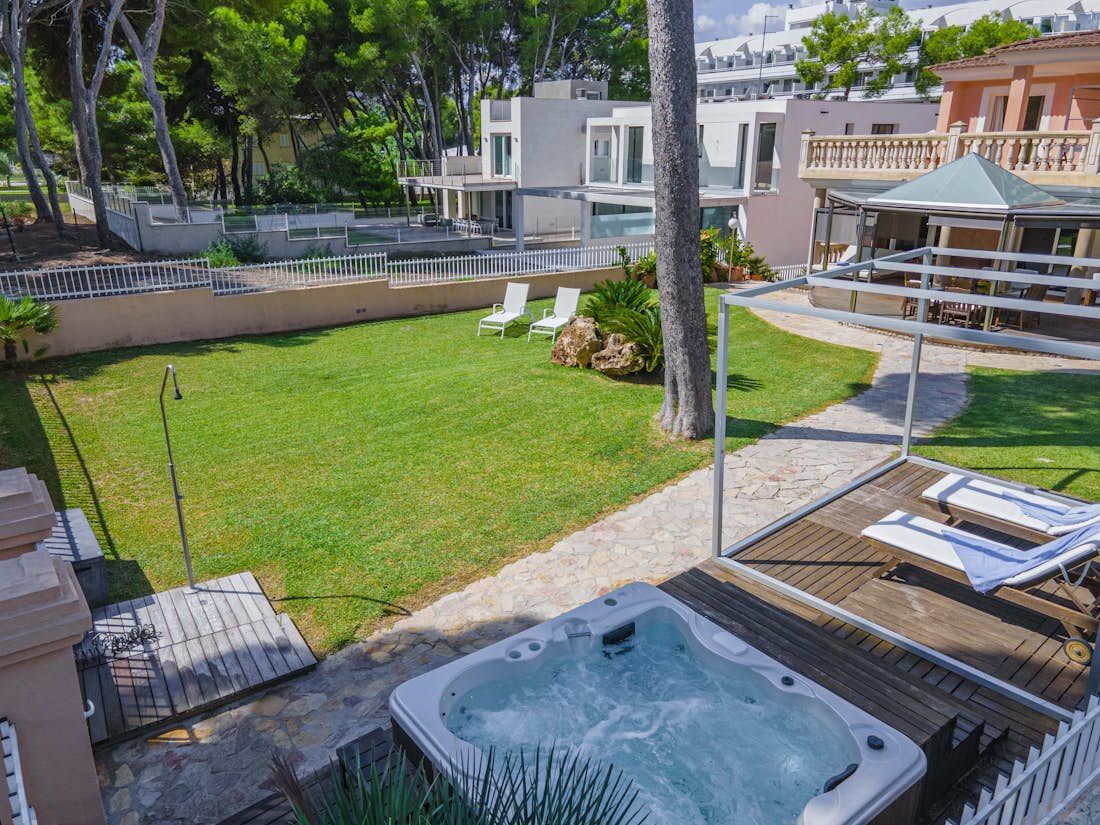 Outdoor hot tub beach access villa Oliva Beach Mallorca