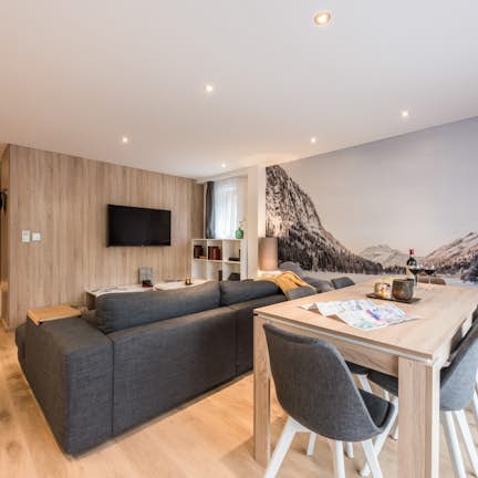 Apartment for 5 guests in Morzine | Emerald Stay