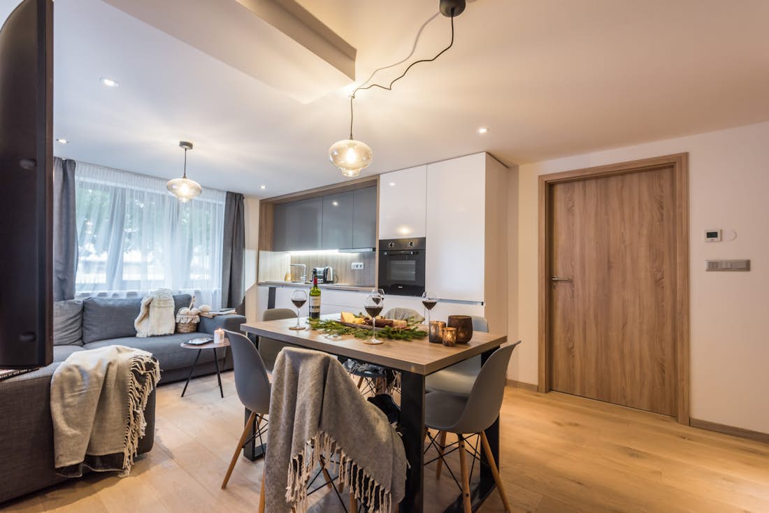 Morzine location - Appartement Ipê - Une salle à manger moderne dans l'appartement de luxe familial Ipê à Morzine