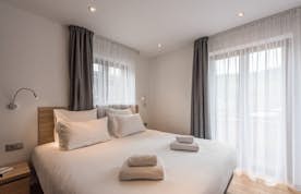 Morzine accommodation - Apartment Meranti - Spacious double ensuite bedroom ski apartment Meranti Morzine