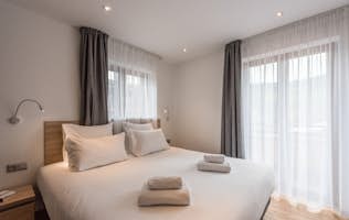 Morzine accommodation - Apartment Meranti - Spacious double ensuite bedroom ski apartment Meranti Morzine