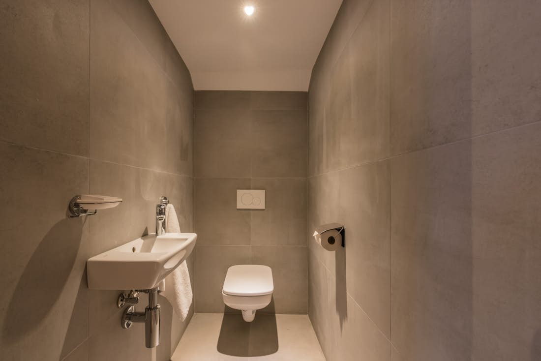 Grey toilet room hotel services apartment Ipê Morzine