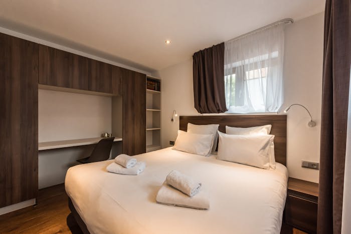 Luxury double ensuite bedroom hotel services apartment Catalpa Morzine
