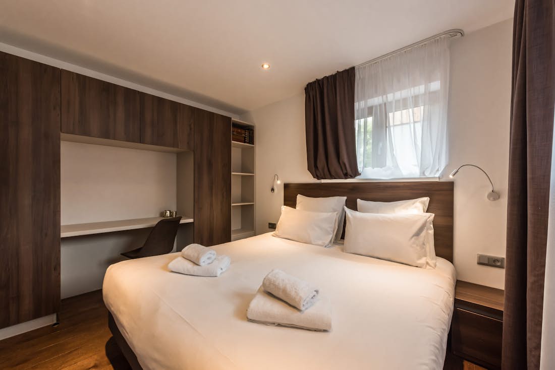Morzine accommodation - Apartment Catalpa - Luxury double bedroom at family apartment Catalpa in Morzine