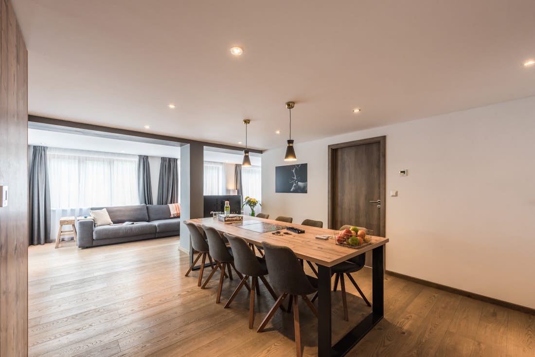Morzine location - Appartement Ayan - Une salle à manger moderne dans l'appartement de luxe familial Ayan à Morzine